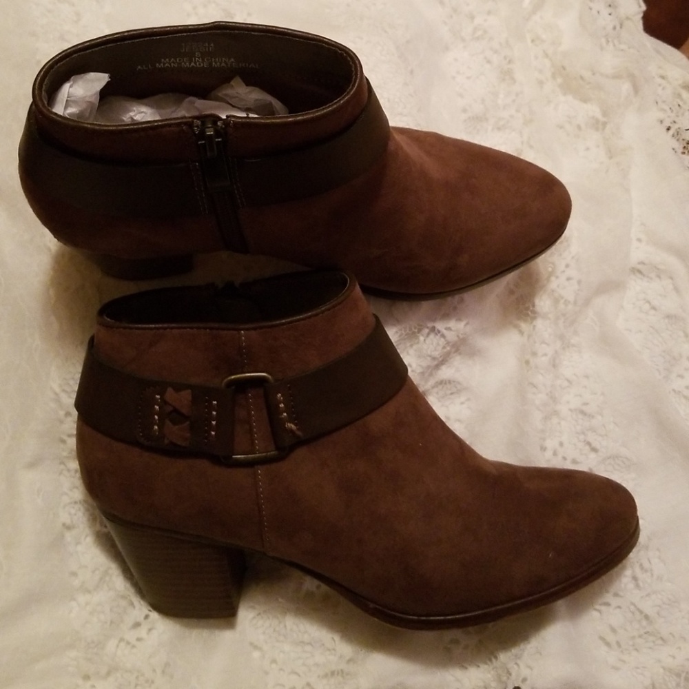 Cute Limelight booties!